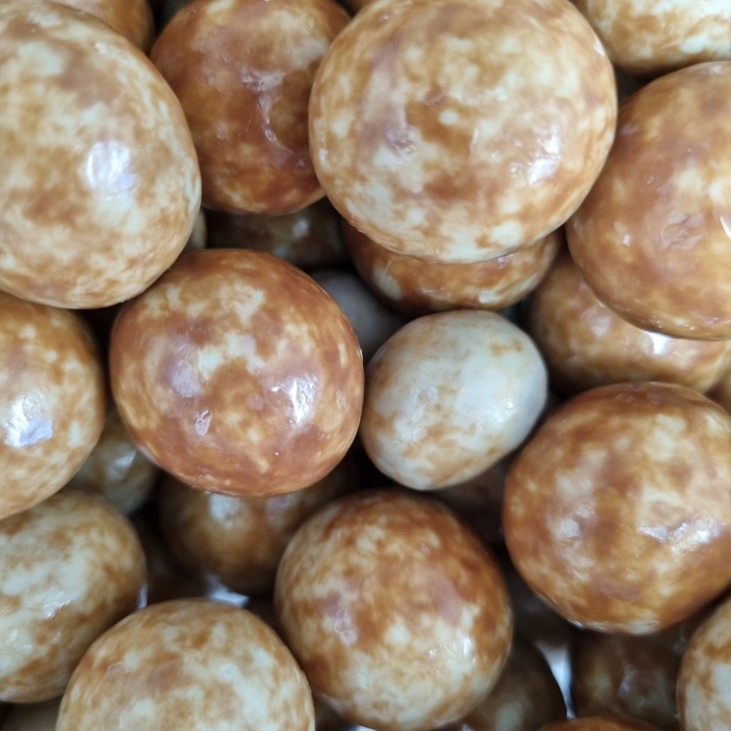 MACADAMIA MOON CHOCOLATES