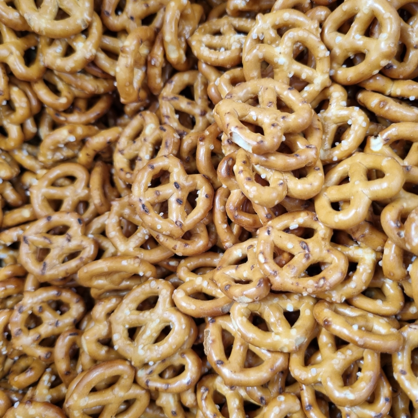 PRETZEL BOWS