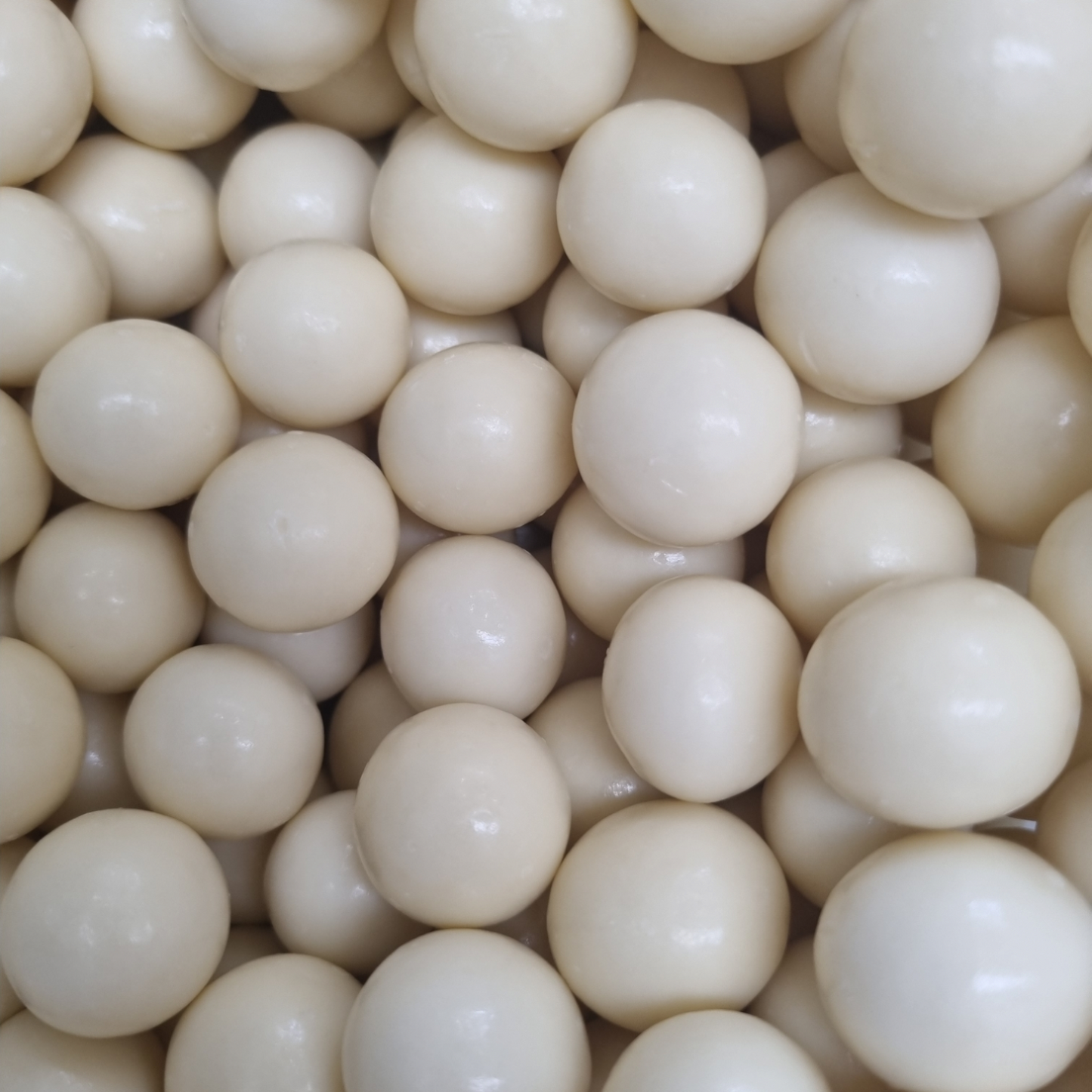 MACADAMIAS WHITE CHOCOLATE